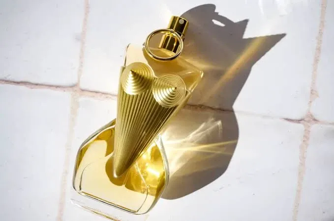 عطر ديفاين أو دو بارفان (للنساء)100 مل