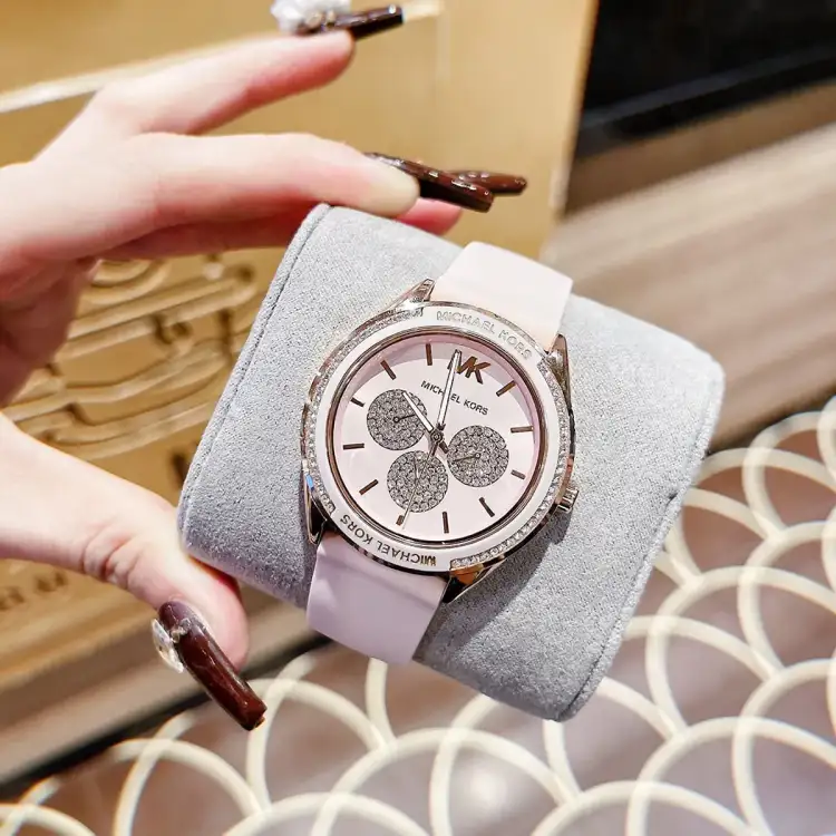 ساعة مايكل كورس للنساء MK6946