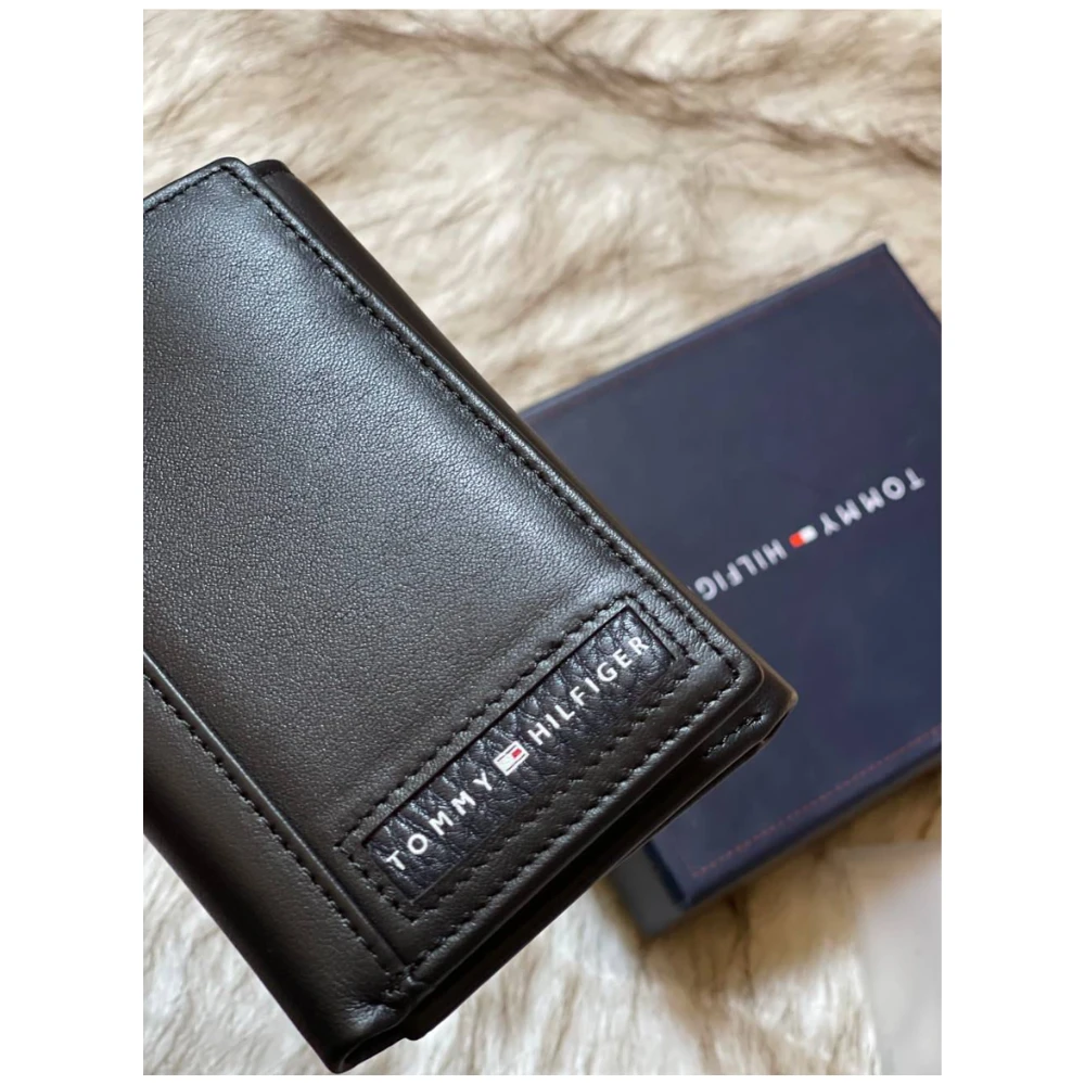محفظة تومي هيلفيغر للرجال - لون اسود