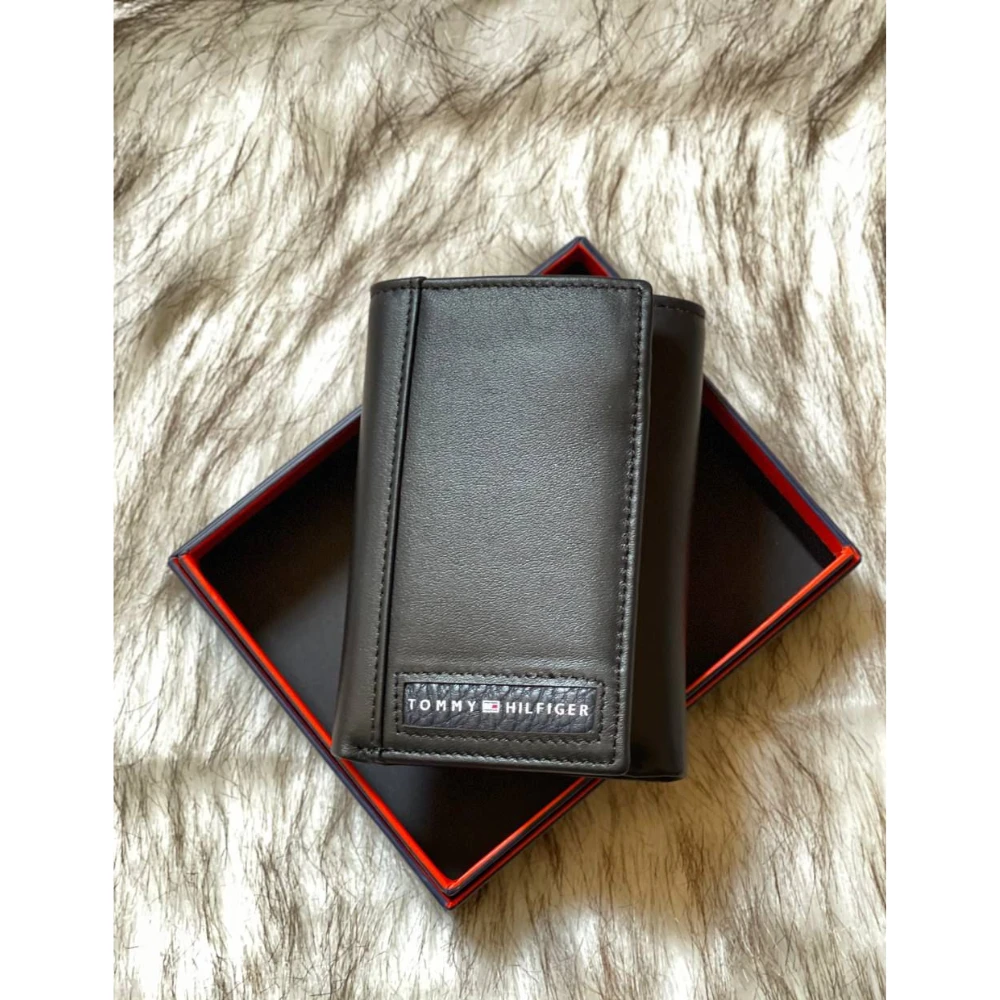 محفظة تومي هيلفيغر للرجال - لون اسود