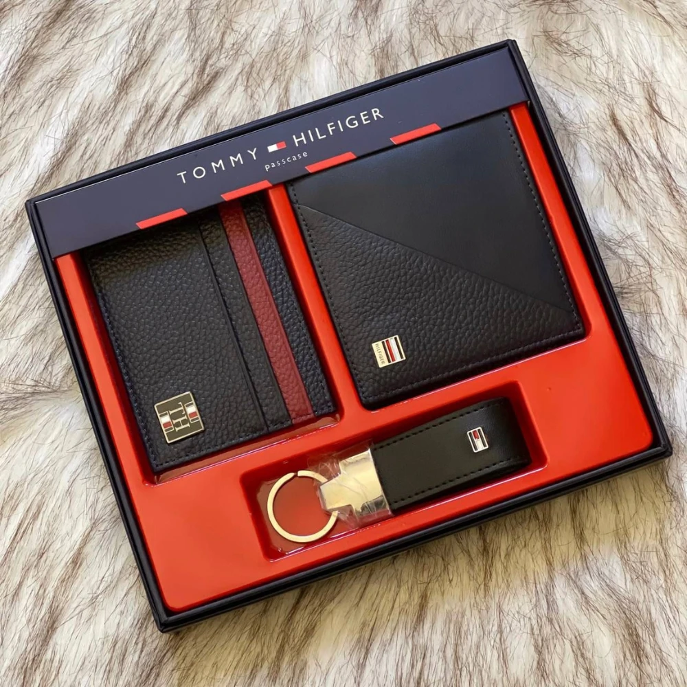 طقم تومي هيلفيغر محفظة وحافظة كروت وميدالية رجالي اسود