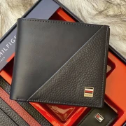 طقم تومي هيلفيغر محفظة وحافظة كروت وميدالية رجالي اسود