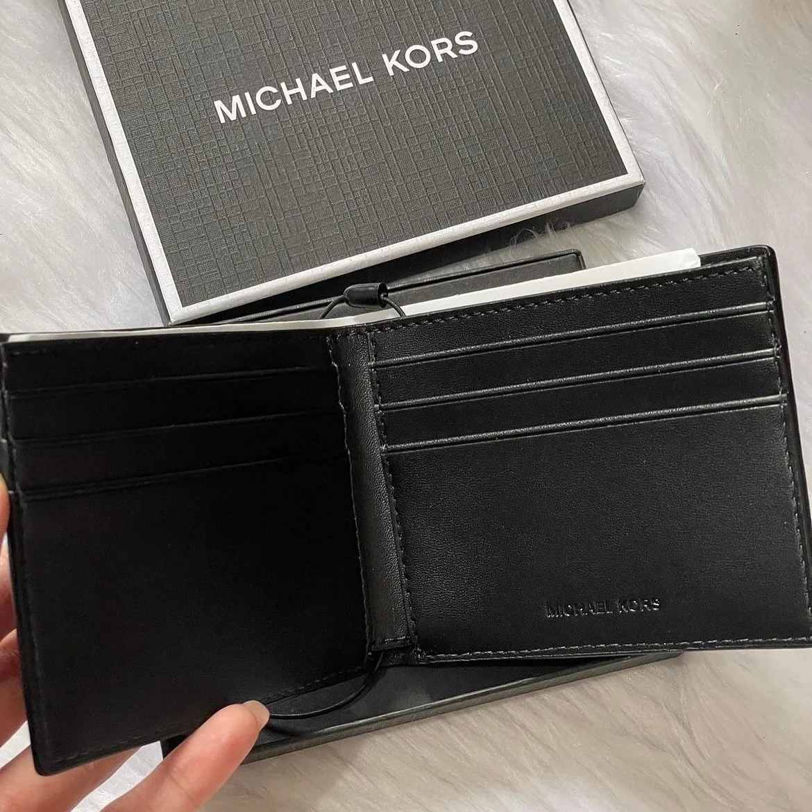 محفظة مايكل كورس للرجال - لون اسود