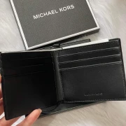 محفظة مايكل كورس للرجال - لون اسود