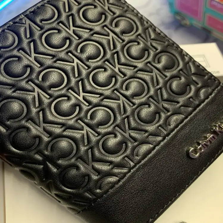 محفظة كالفن كلاين رجالي اسود قابلة للطي