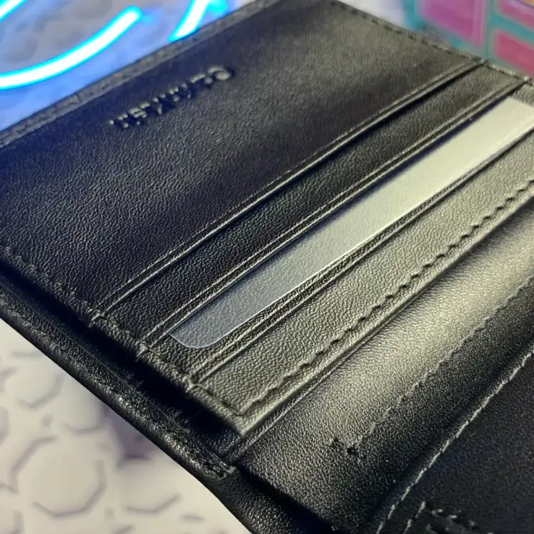 محفظة كالفن كلاين رجالي اسود قابلة للطي