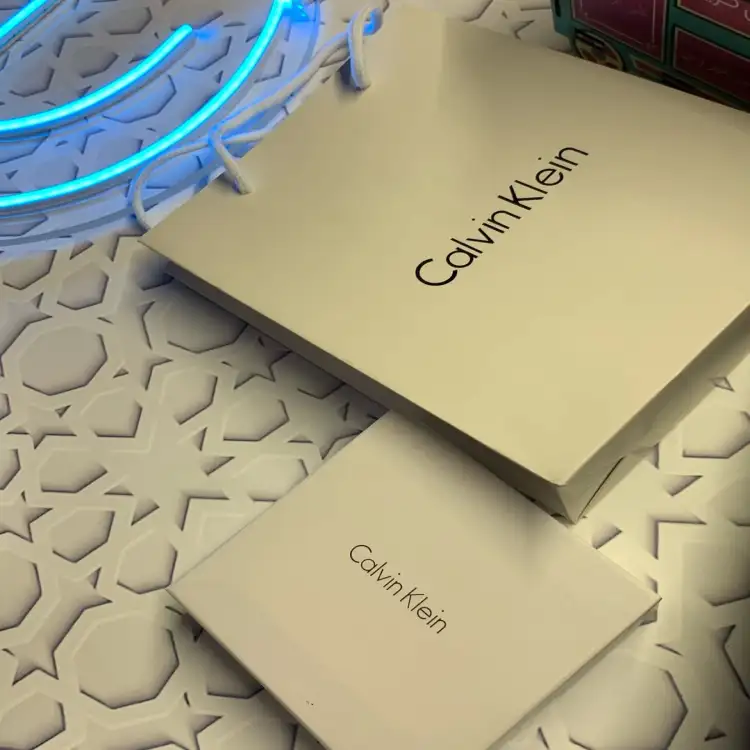 محفظة كالفن كلاين رجالي اسود قابلة للطي