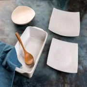 طقم عشاء من لوتس، مكون من 19  قطعة متعدد الألوان،