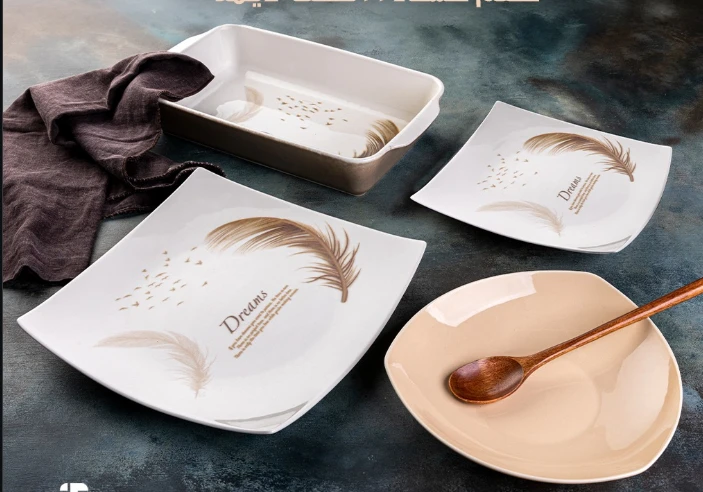 طقم عشاء من لوتس، مكون من 19  قطعة متعدد الألوان