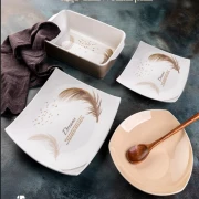 طقم عشاء من لوتس، مكون من 19  قطعة متعدد الألوان