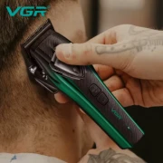 ماكينة حلاقة شعر احترافية VGR  ماكينة قابلة للتعديل محرك فيكتور 11000 دورة في الدقيقة لاسلكية قص الشعر شفرة مطلية بالكربون الشبيه بالألماس ماكينة حلاقة للرجال V-883C