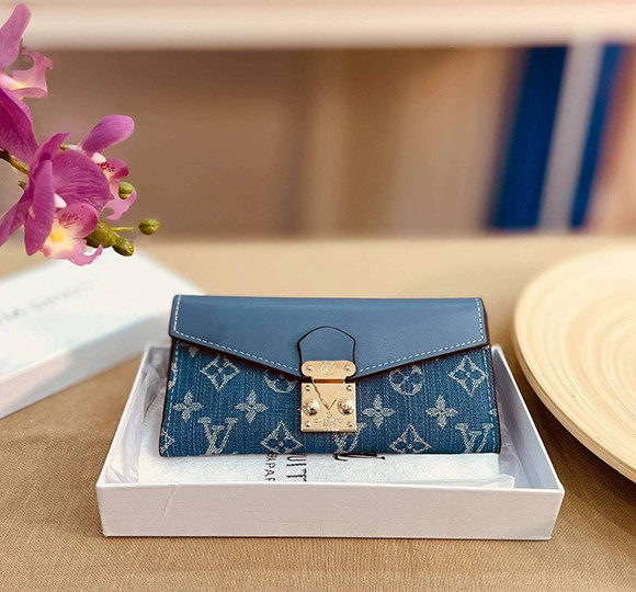 Louis Vuitton Women's Handbag - Mirror Original - Blue Printed Logo