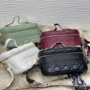 حقيبة نسائية من كريستيان ديور- ميروور اوريجينال - بمقبض لليد وحزام للكتف - متعددة الألوان