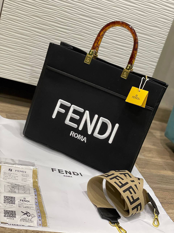 Fendi shoulder bag made of the finest leather materials - hand and shoulder handle - and adjustable shoulder strap - from Fendi for women - Black