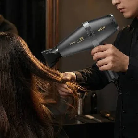 مجفف شعر في جي ار بروفيشنال V-409 - موزع شعر عالمي - لون اسود