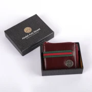 محفظة جلد طبيعي 100% تصميم عصري بسوستة وتطريز انيق بشعار معدني من شارع عبد العزيز للرجال بضمان مدي الحياة – نبيتي