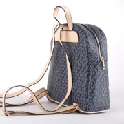 حقيبة  ظهر مصنعة من أجود خامات الجلد - بيد علوية واحزمة كتف وسوستة امامية  - من مايكل كورس للنساء - كحلي