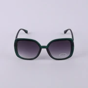 نظارة شمسية متعددة الألوان من Fendi - باطار أسود - عدسات متدرجه -  للنساء - أسود