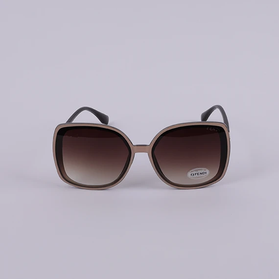 نظارة شمسية متعددة الألوان من Fendi -  باطار بني و اوف وايت - عدسات عسلي متدرجه - بني واوف وايت