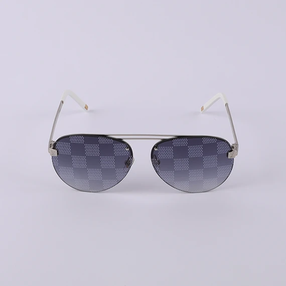 نظارة شمسية بعدسات مطبوعة بشعار الماركة - من Louis Vuttion  للجنسين - أسود
