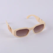 النظارة الشمسية الاكثر مبيعا لهذا العام من فرزاتشي للجنسين - أذرع مصممة بشعار الماركة - كريمي