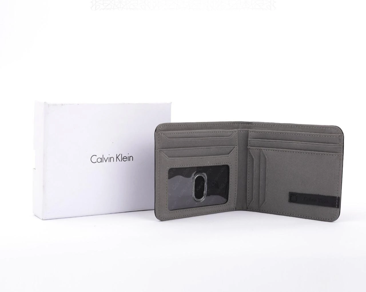 محفظة نقود ثنائية الطي من كالفن كلاين للرجال - بجلد أسود مصمم بشعار الماركة ورمادية من الداخل