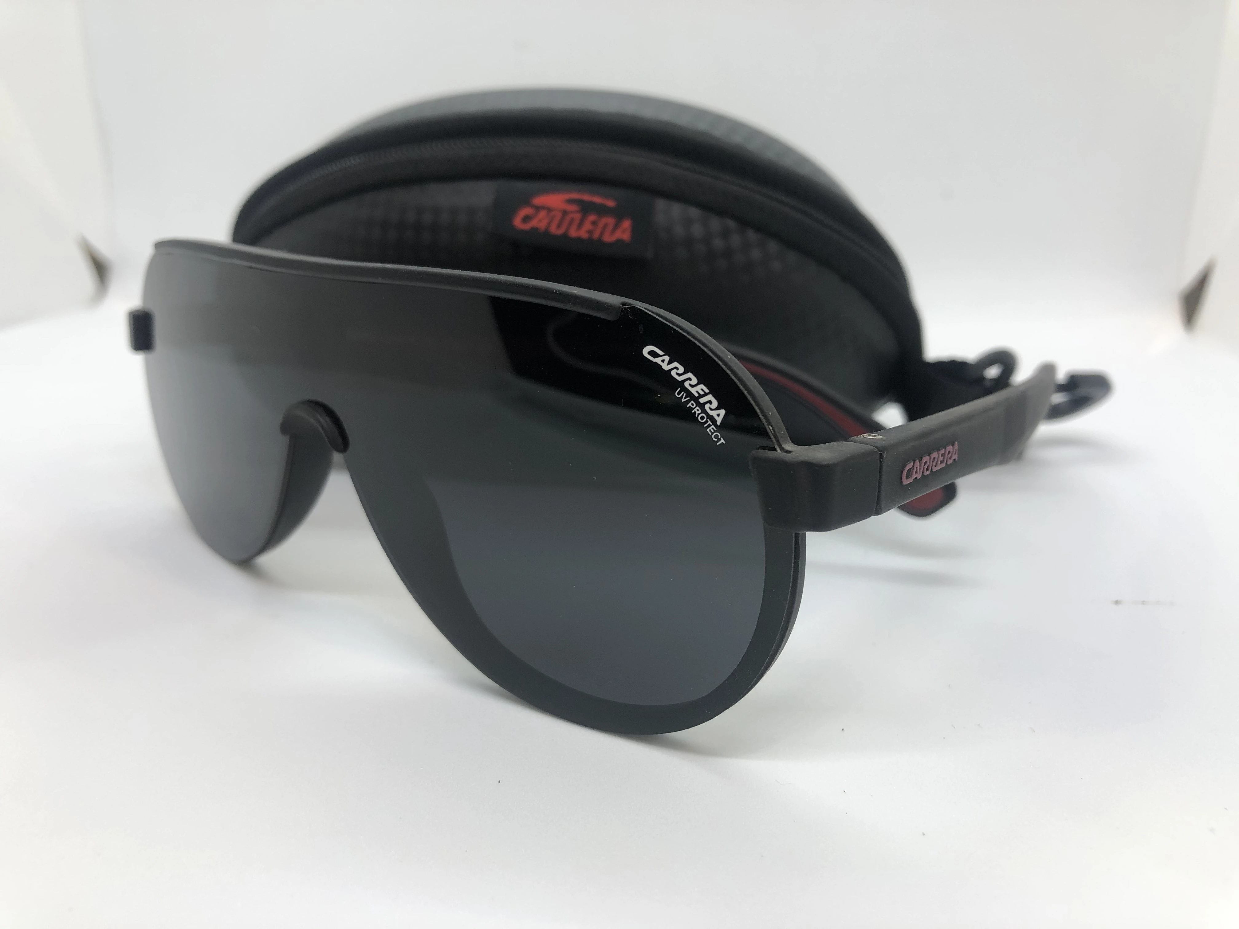 نظارة شمسية - سوداء من كاريرا - بإطار اسود بولي كربونات - وعدسات سوداء - للرجال
