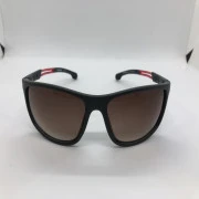 نظارة شمسية - سوداء من كاريرا - بإطار اسود بولي كربونات - وعدسات عسلي - واذرع احمر * اسود - للرجال