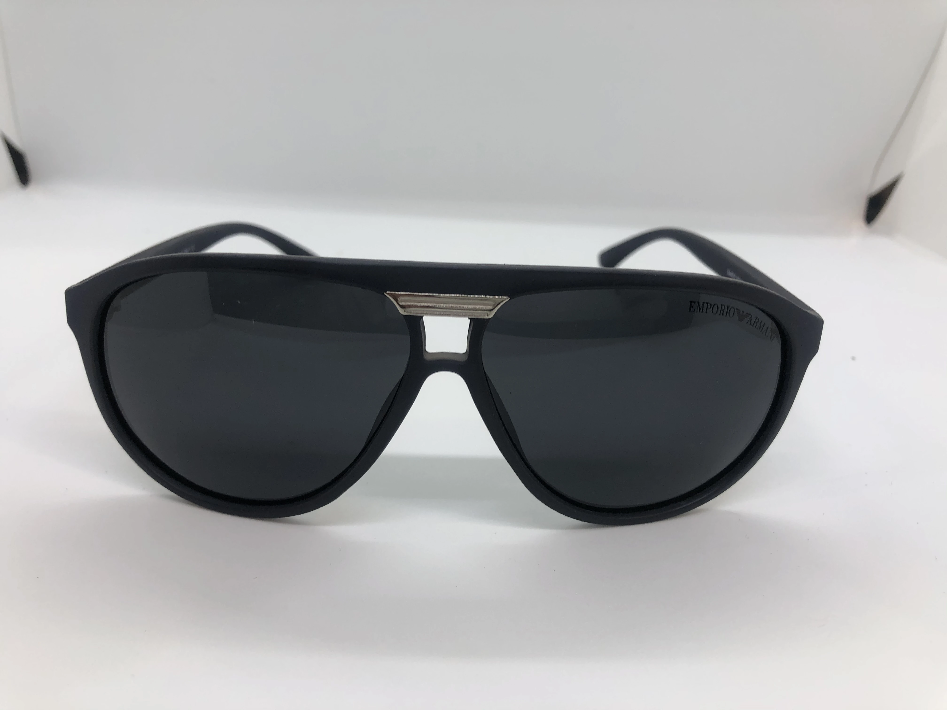 نظارة شمسية - من امبوريو ارماني - بإطاركحلي بولي كاربونات - وعدسات سوداء متدرج - وزراع بولي كاربونات كحلي - للرجال