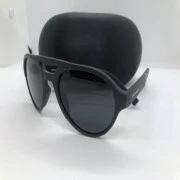 نظارة شمسية بيضاوية -سوداء من امبوريو ارماني - بإطاراسود بولي كاربونات - وعدسات سوداء - وزراع بولي كاربونات اسود - للرجال