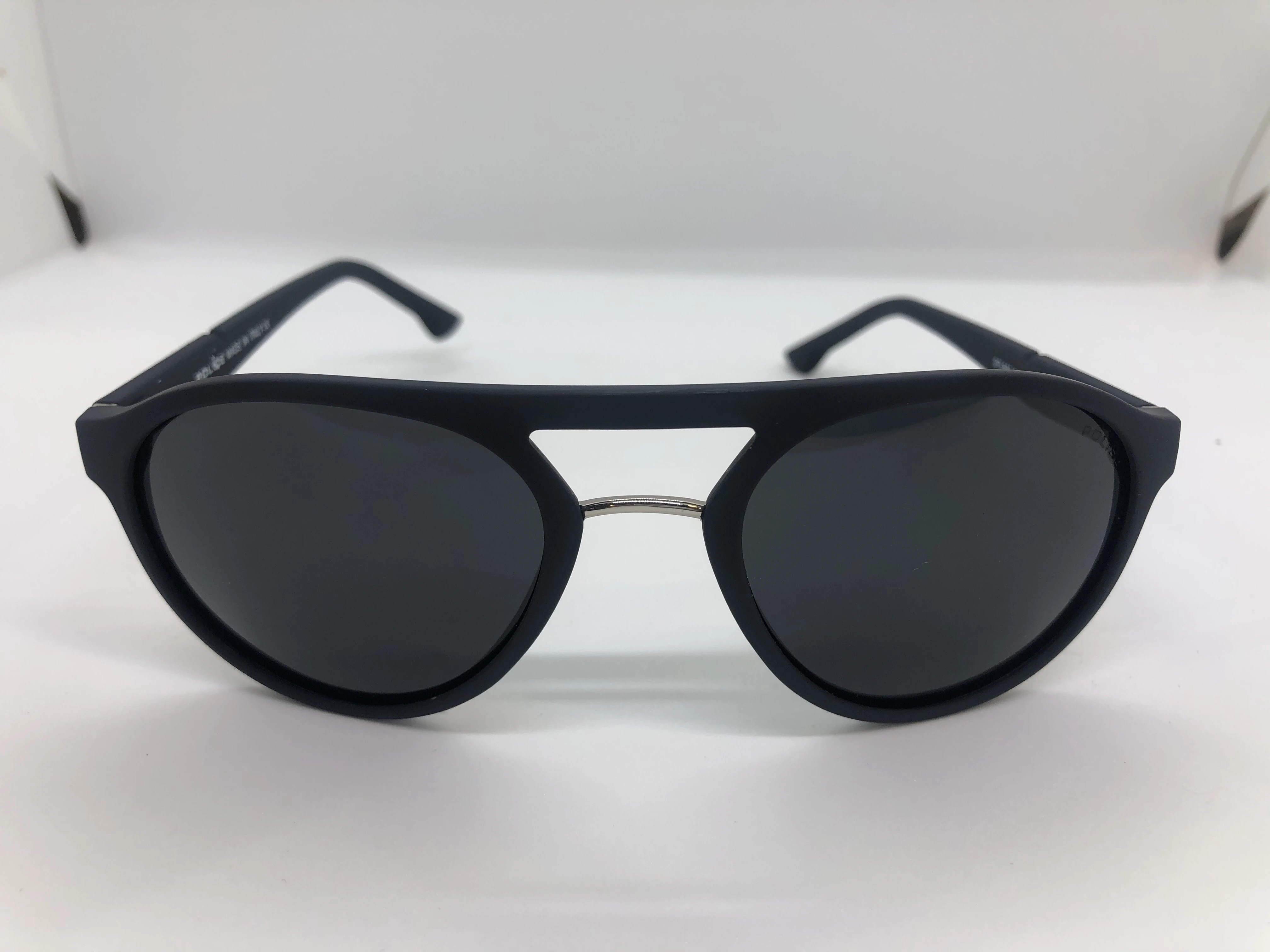 Sunglasses - from police - with a blue polycarbonate frame - black lenses - and a navy polycarbonate arm - for men