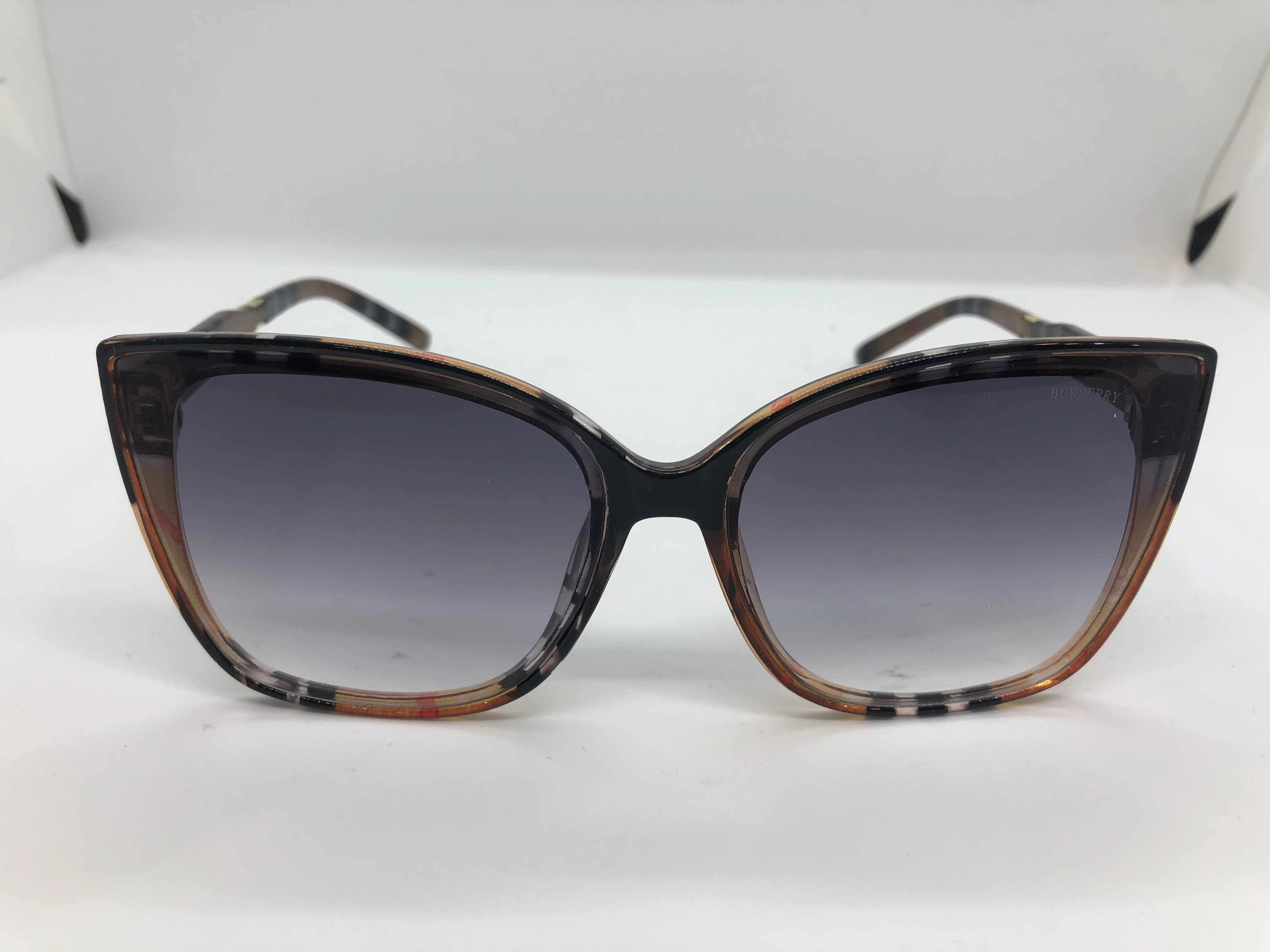 Sunglasses - from Burberry - with a Burberry polycarbonate frame - black gradient lenses - black * golden polycarbonate arms - with the brand logo - for women