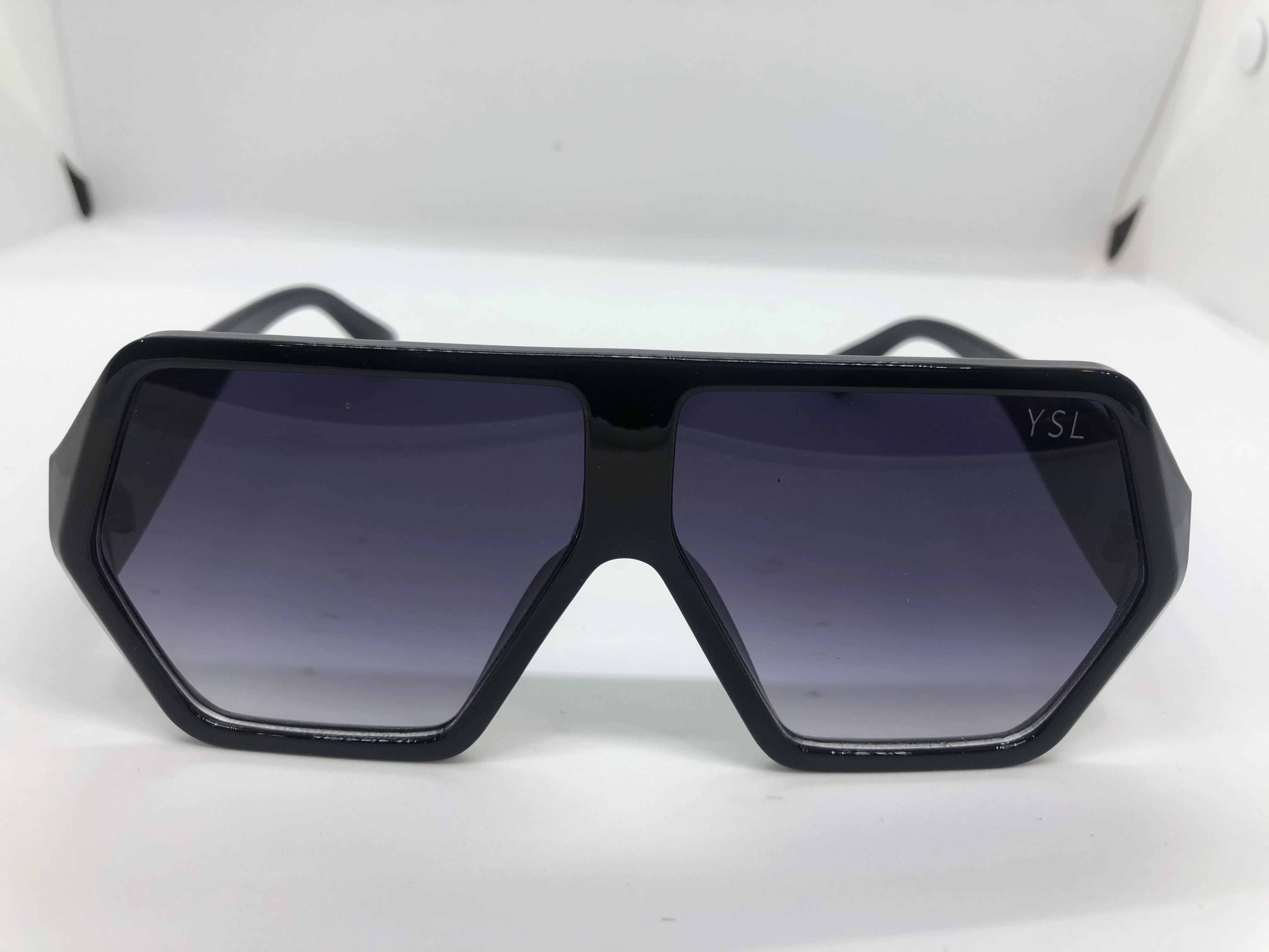 Sunglasses - black from Yves Saint Laurent - with a black polycarbonate frame - with dark blue gradient lenses - and a black polycarbonate arm - with a golden logo - for women