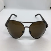 نظارة شمسية - من Persol - باطار بني غامق معدن - وعدسات بني غامق - وزراع بولي كاربونات بني غامق - رجالي