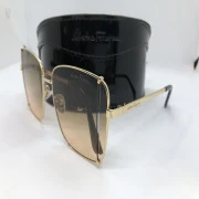 نظارة شمسية - من سلفاتوري فيراغامو -باطار معدن ذهبي - وعدسات ذهبي شفاف - وزراع ذهبي معدن - حريمي