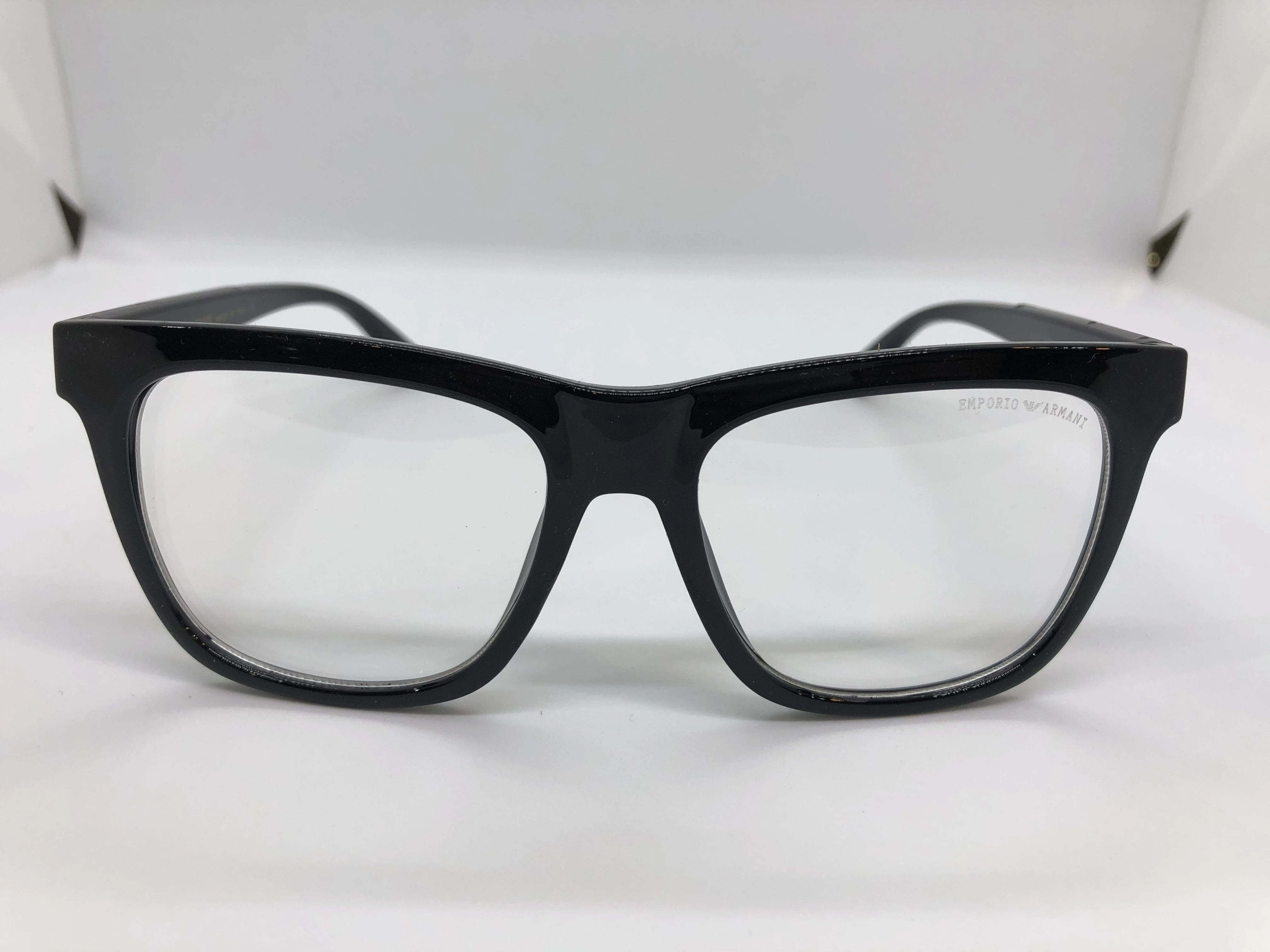 نظارة شمسية امبوريو ارماني- باطار اسود بولي كاربونات - وعدسات شفافة - وزراع اسود بولي كاربونات - رجالي