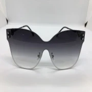 نظارة شمسية قوتشي - بدون اطار - وعدسات اسود متدرج شفاف - وزراع معدن اسود - بشعار الماركة اسود - حريمي