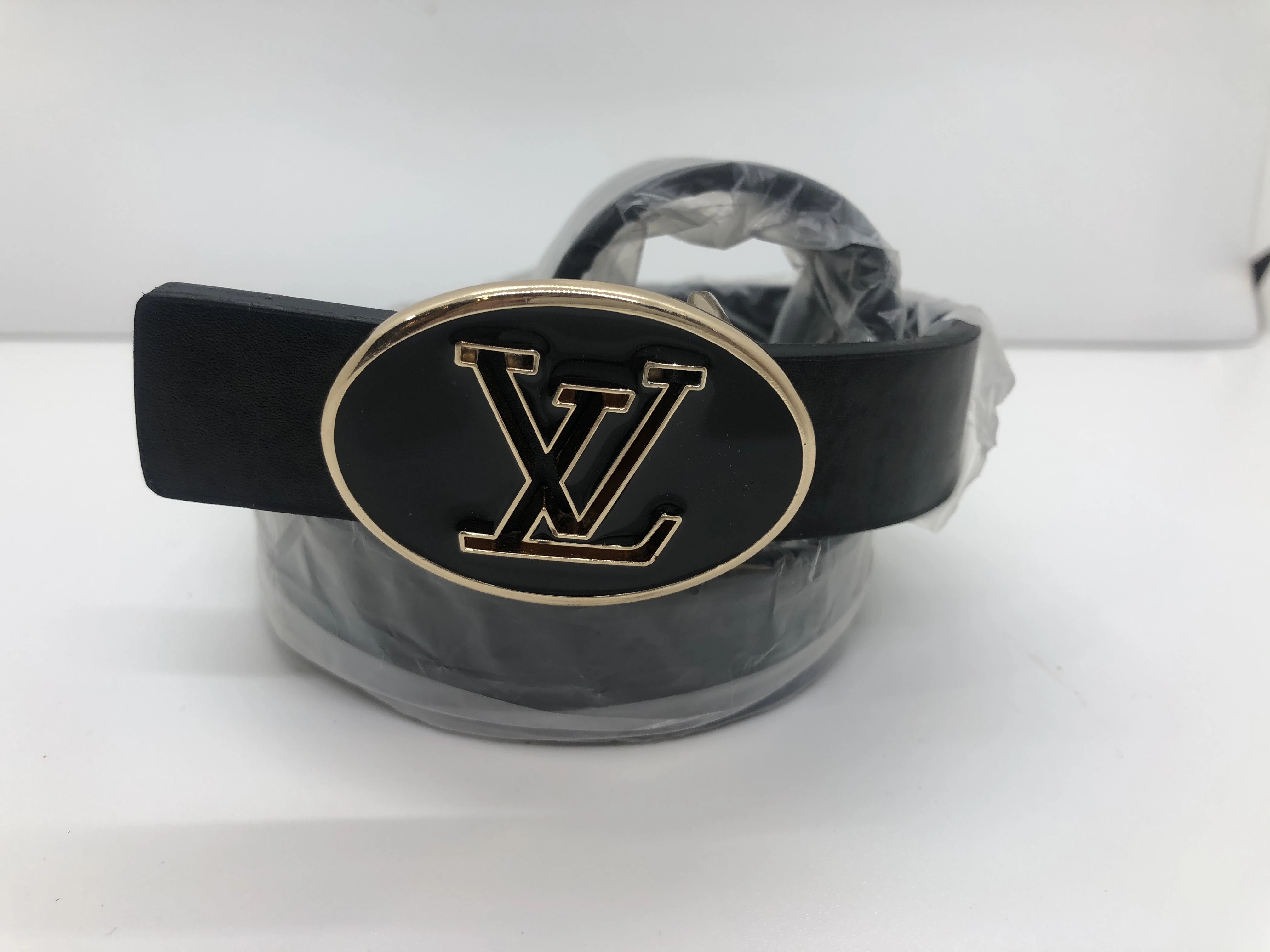 Louis Vuitton women's belt black. Gold * black buckle, with the brand logo finishing