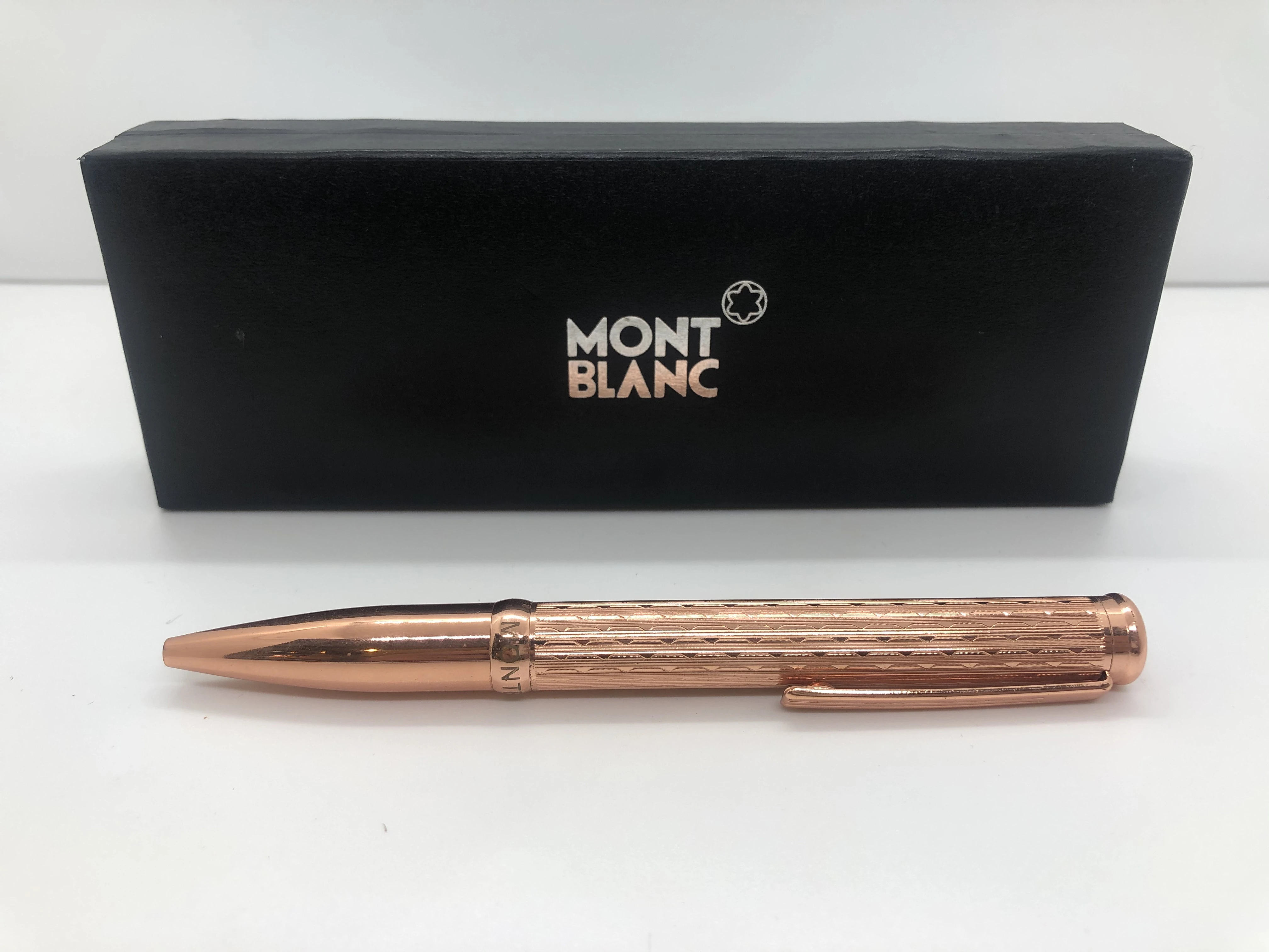 Mont Blanc pen rose gold - with engraved touches - with the star brand logo on the top engraved in the rotation