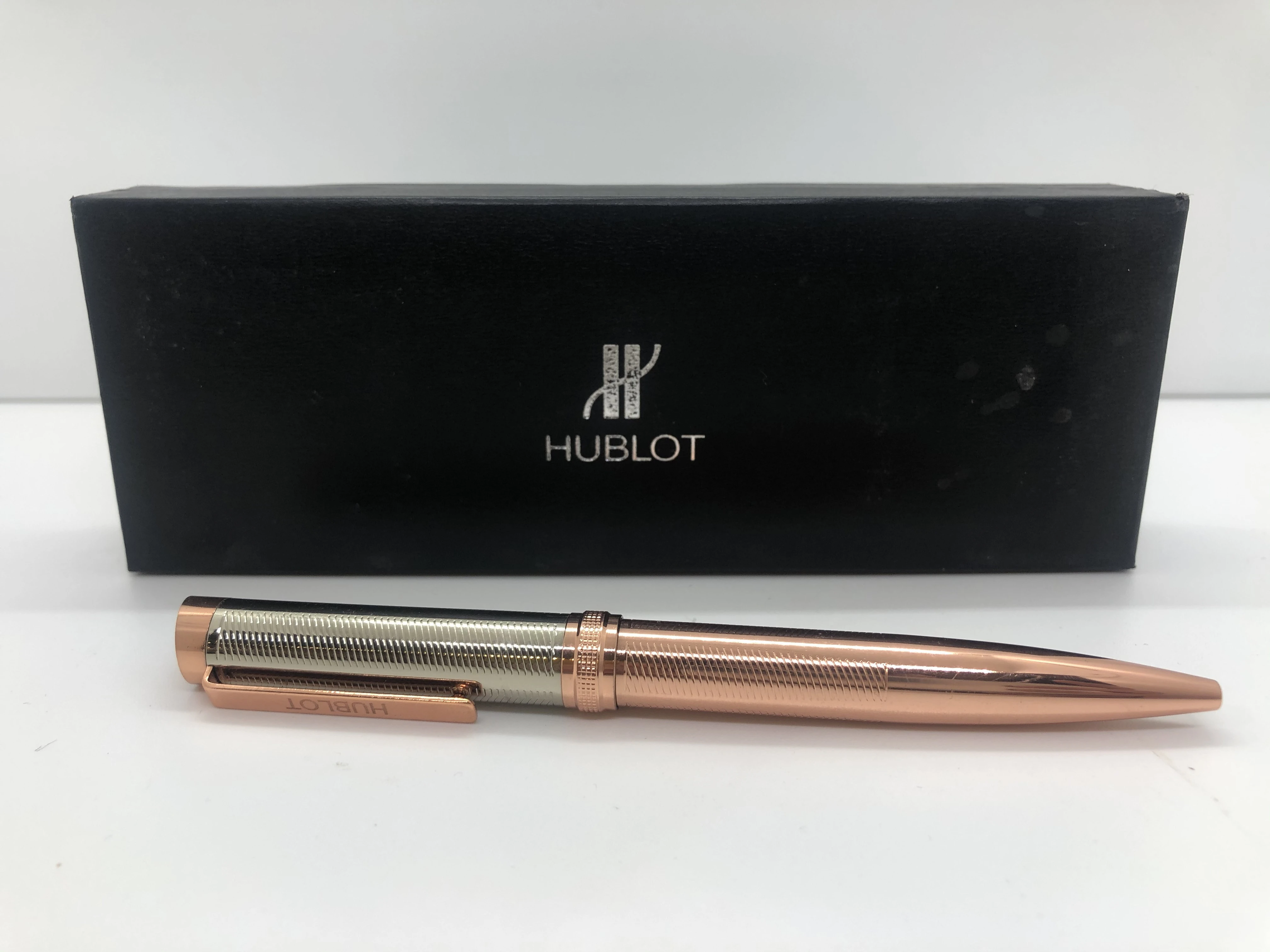 Pen of Hublot, rose gold * silver - with embossed touches - with the brand's logo on top and engraved in the clasp