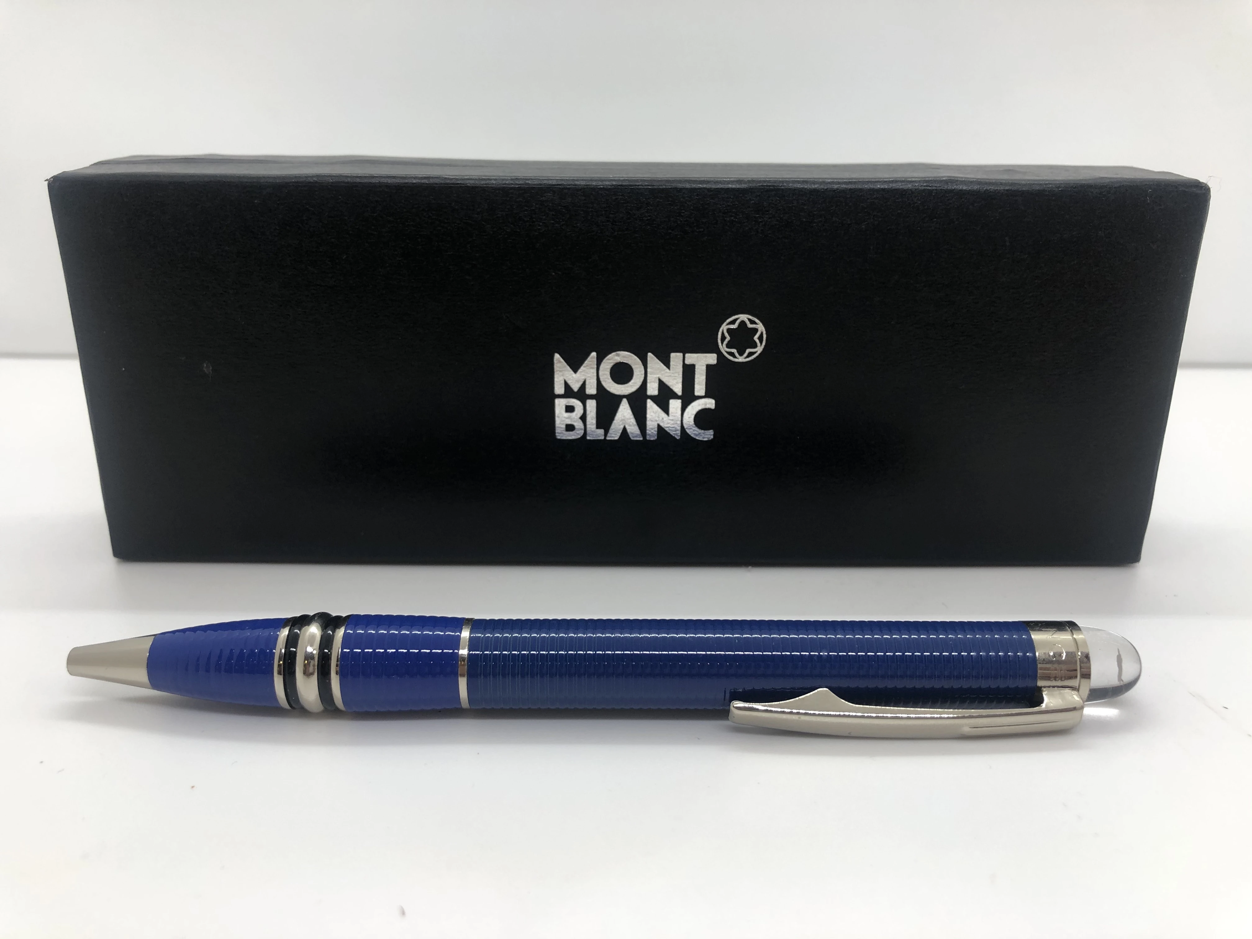 Mont Blanc pen navy blue * silver - with engraved touches - with the brand's logo on top and engraved in the rotation