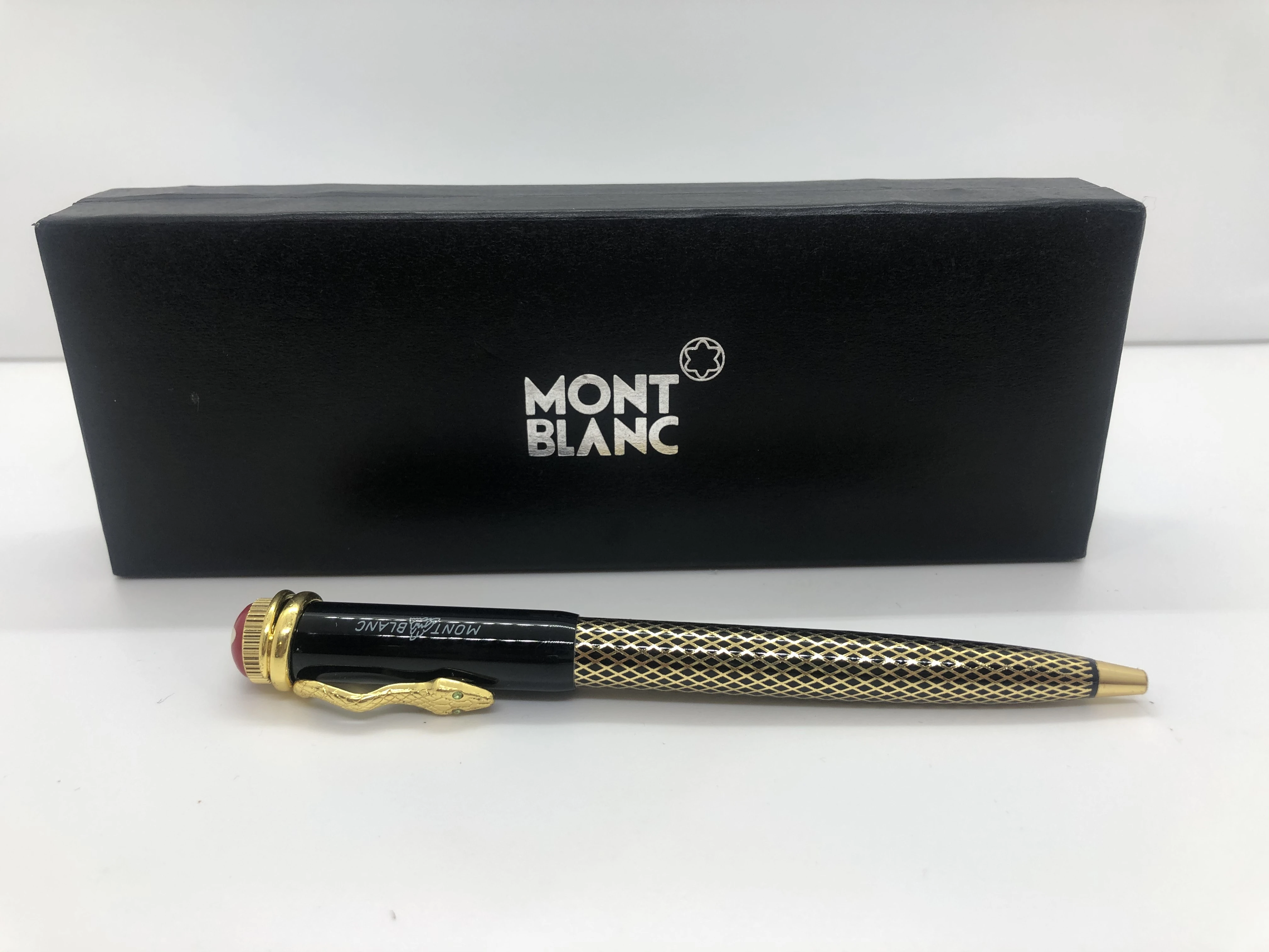 Mont Blanc pen black * gold - with engraved touches - with the star brand logo on top